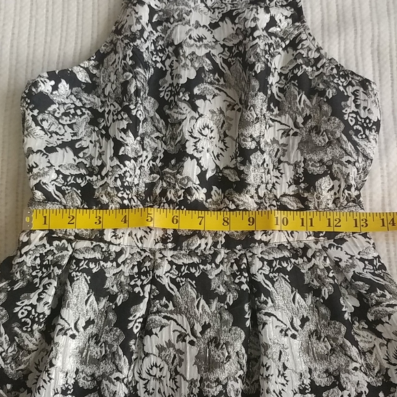 Abercrombie and Fitch Sleevless jacquard dress. - Picture 6 of 7